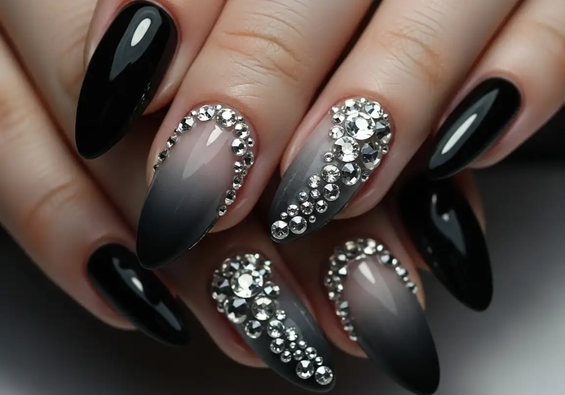 21. Dark Ombre with Rhinestone Clusters
Grunge Nails
