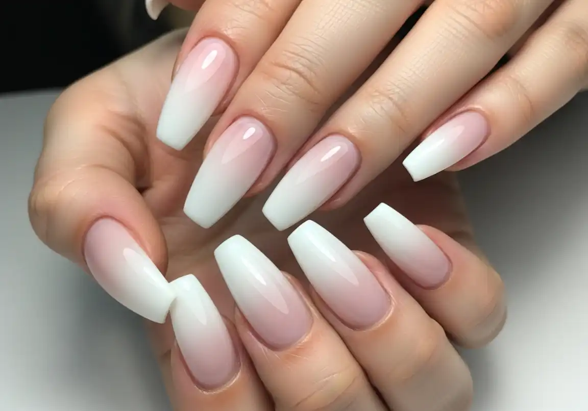 3 Ombré White Chrome Chrome Nails Ideas