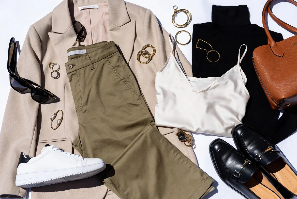 13 Stunning Khaki Pants Outfits That Your Closet Will Love!